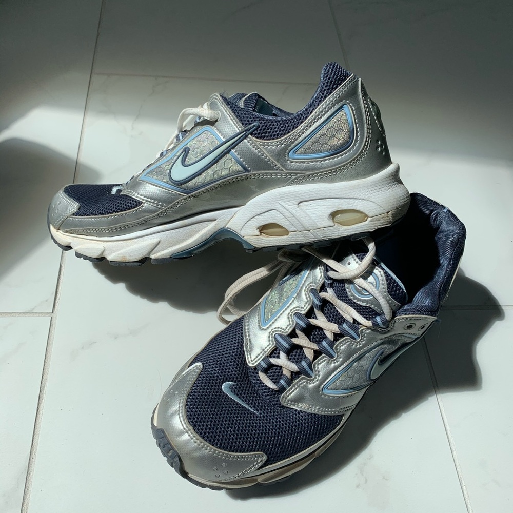 Women’s Nike running shoe-Zoom Air 20 size9.5